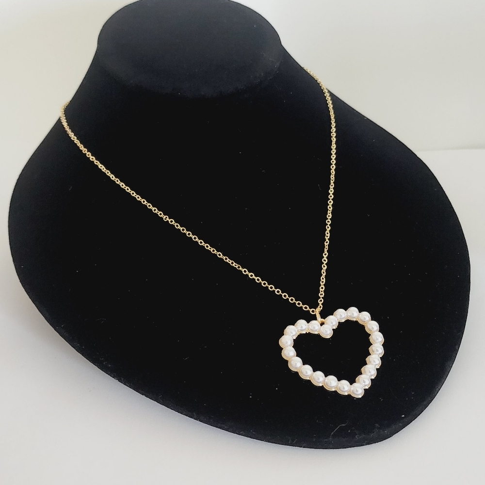 Pearl heart pendant necklace